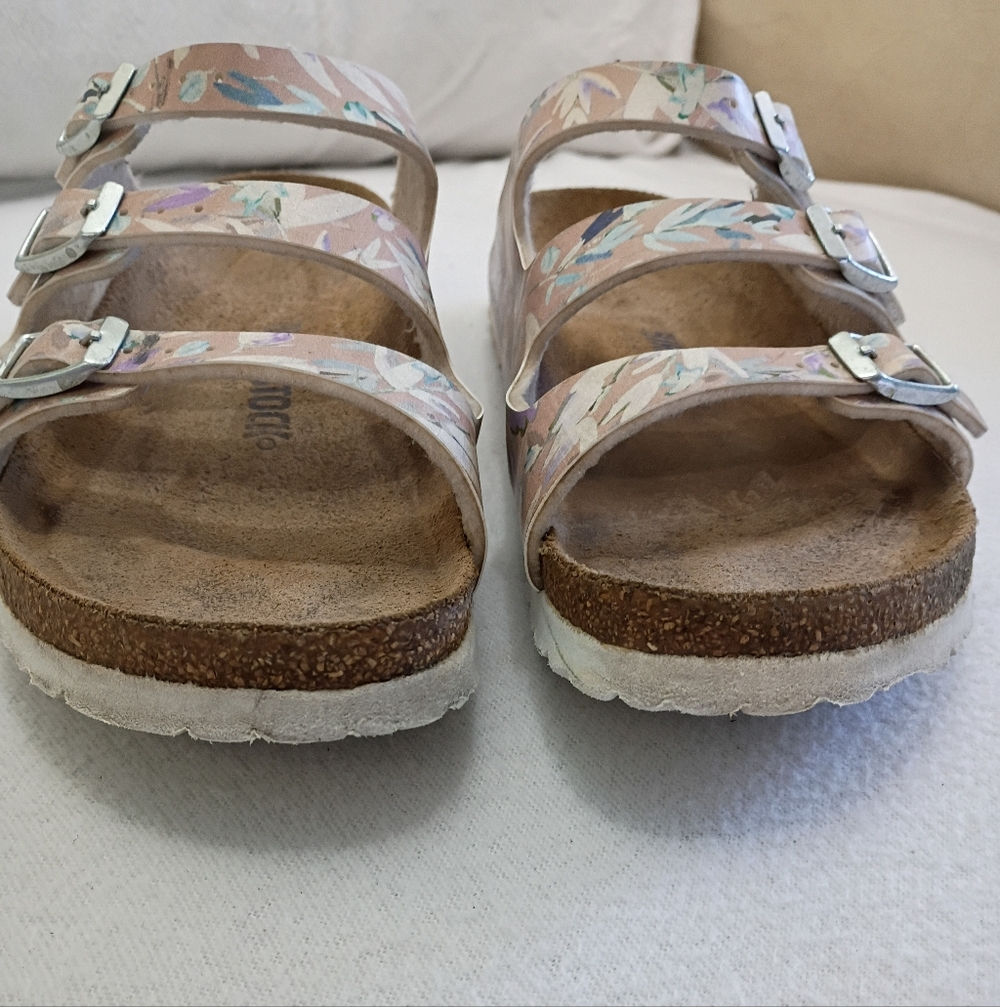 Birkenstock Floral Print Three-Strap Slide Sandals in Pastel.very Good Condition - Picture 8 of 13